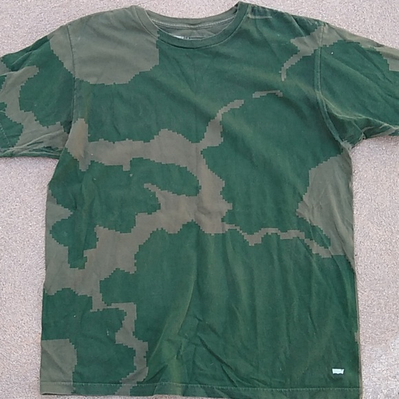 Bundle of tees - Picture 2 of 7